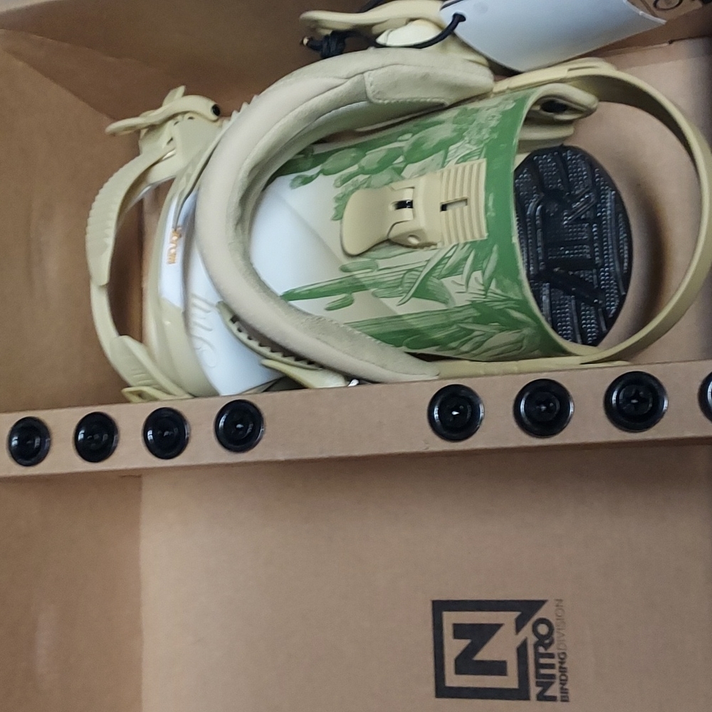 NWT Nitro Snowboard Bindings, Small/Medium, Tan